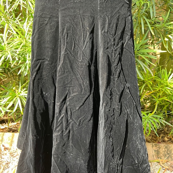 VINTAGE BLACK SILK VELVET MERMAID STYLE SKIRT - Picture 5 of 6